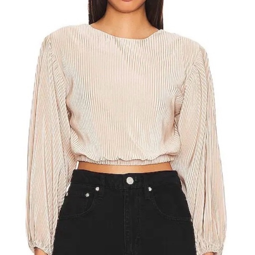 ASTR the Label Champagne Emlyn Plissé Top - Cropped Metallic Pleated Blouse